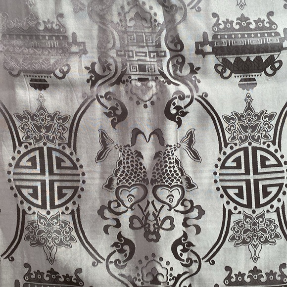 Shanghai Tang, double sided silk scarf - Picture 4 of 5